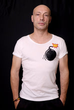 Load image into Gallery viewer, T-shirt white Gender Fluid / liquid Peace Bomb !