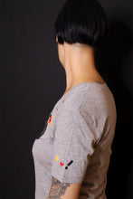 Load image into Gallery viewer, T-shirt  xs     Love Bomb
